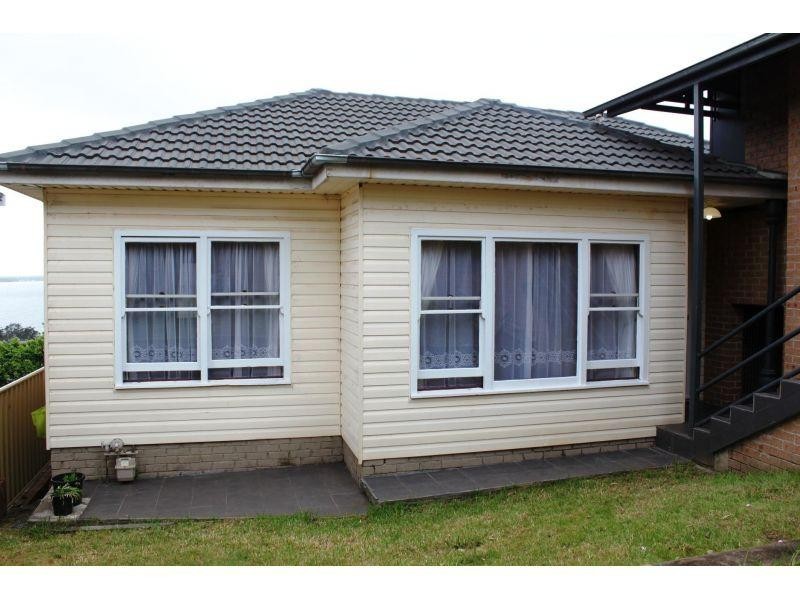 11 Hassan Street, Lake Heights NSW 2502