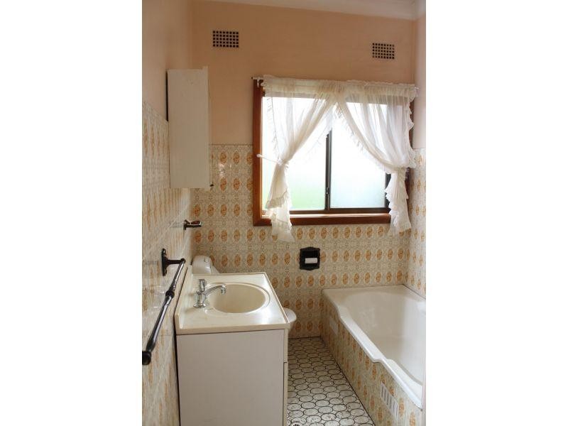 29 Fairfax Road, Warrawong NSW 2502