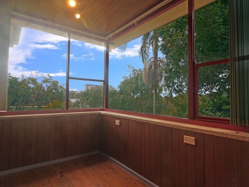 8A McKenzie Avenue, Wollongong NSW 2500