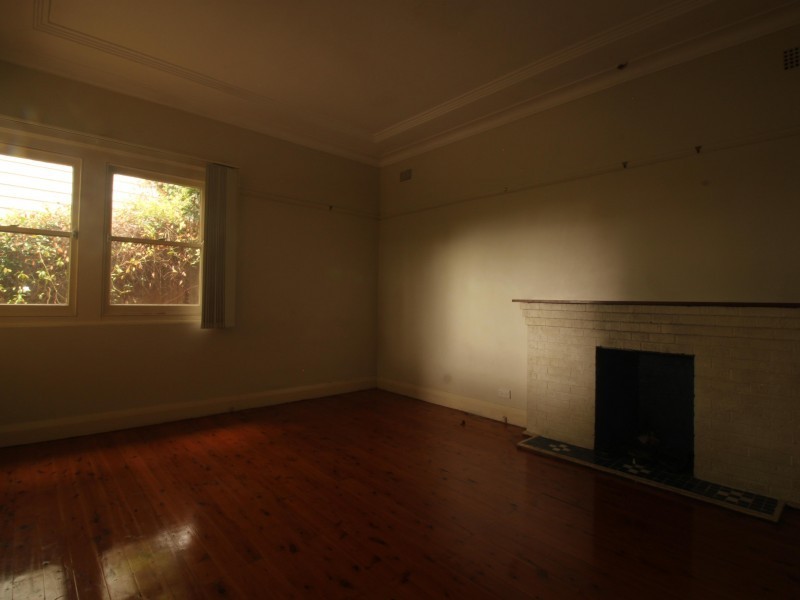 8A McKenzie Avenue, Wollongong NSW 2500