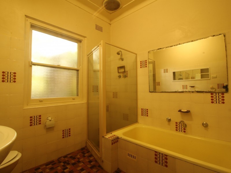 8A McKenzie Avenue, Wollongong NSW 2500