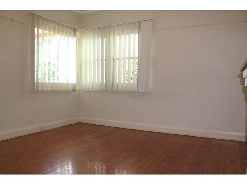 8A McKenzie Avenue, Wollongong NSW 2500