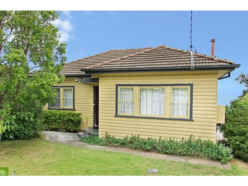 37 Northcliffe Drive, Lake Heights NSW 2502