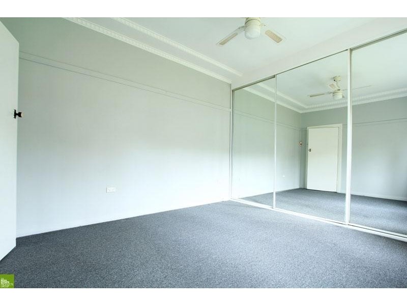 37 Northcliffe Drive, Lake Heights NSW 2502