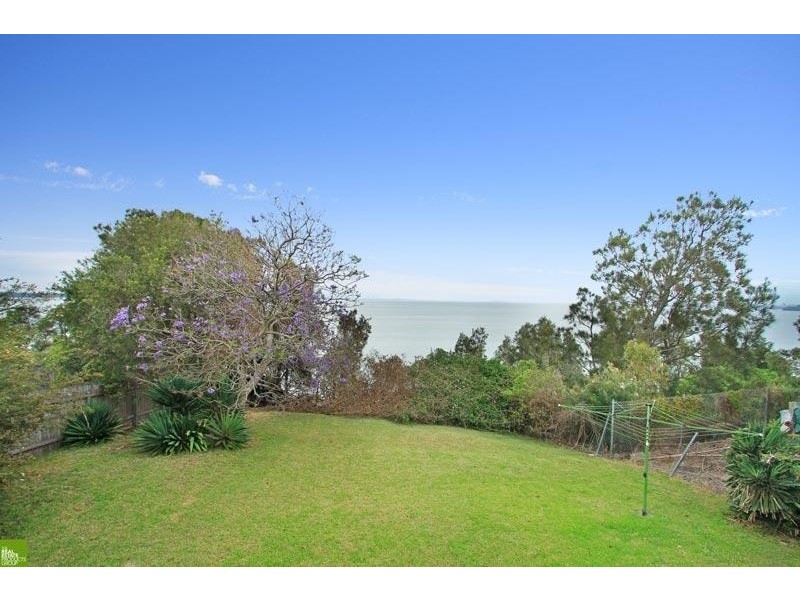 37 Northcliffe Drive, Lake Heights NSW 2502