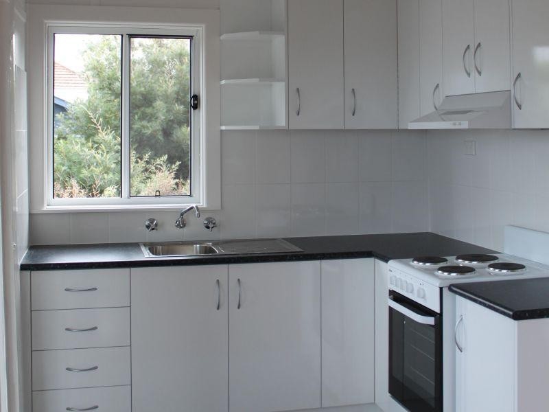 37 Northcliffe Drive, Lake Heights NSW 2502