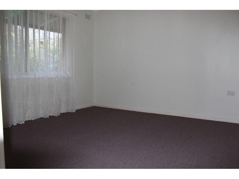 4/1 Pine Crescent, Coniston NSW 2500