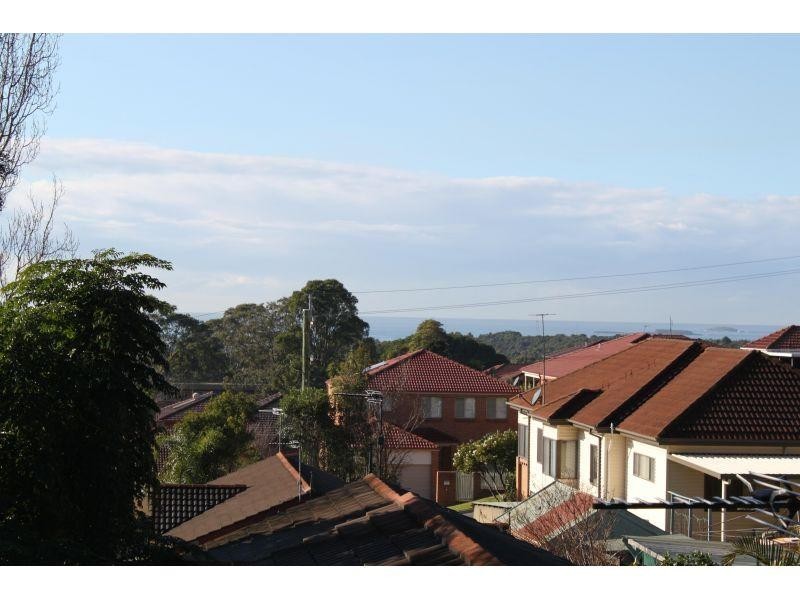 4/1 Pine Crescent, Coniston NSW 2500