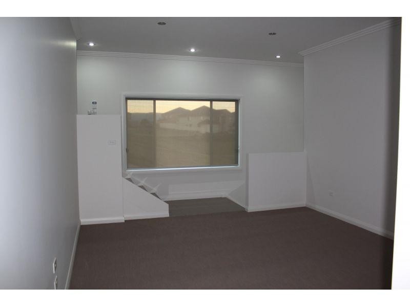 64 Whimbrel Avenue, Lake Heights NSW 2502