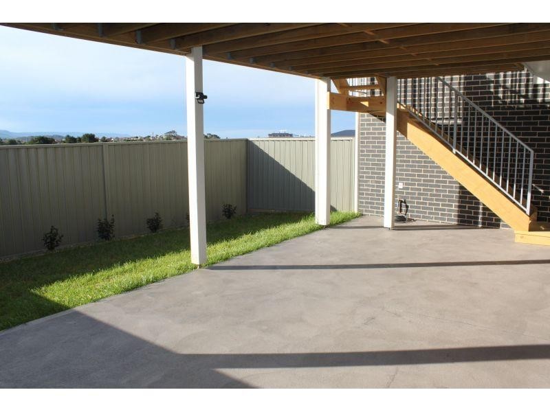 64 Whimbrel Avenue, Lake Heights NSW 2502