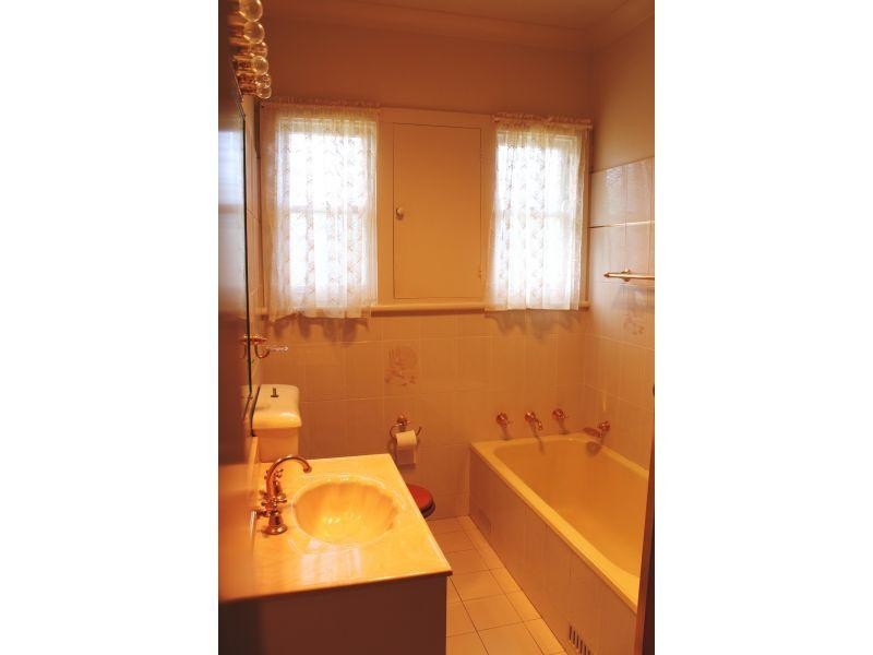 8 Spring Street, Mount Keira NSW 2500