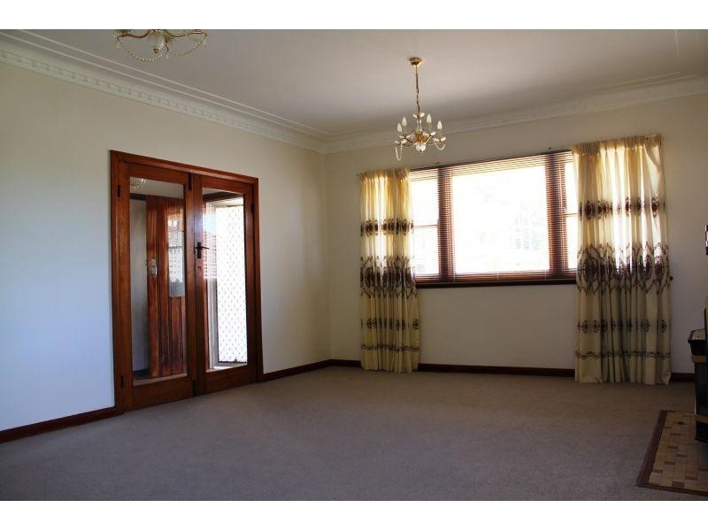 8 Spring Street, Mount Keira NSW 2500