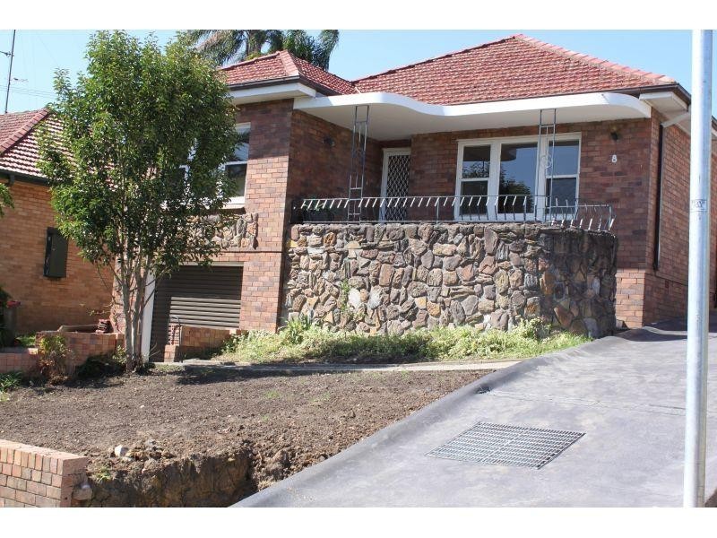 8 Gundarun Street, West Wollongong NSW 2500