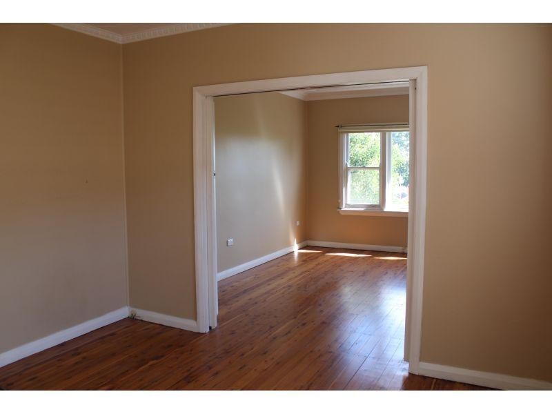 8 Gundarun Street, West Wollongong NSW 2500