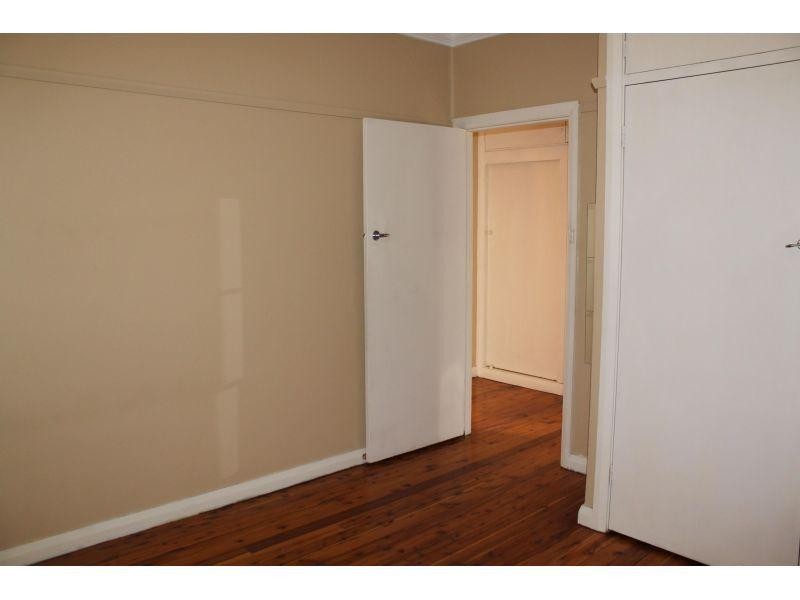 8 Gundarun Street, West Wollongong NSW 2500