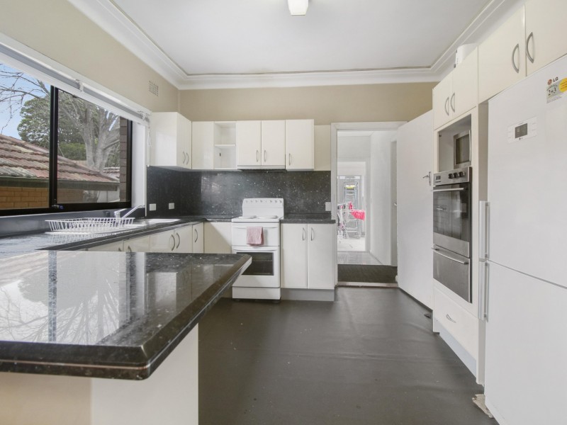 8 Gundarun Street, West Wollongong NSW 2500