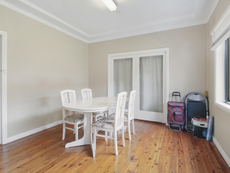 8 Gundarun Street, West Wollongong NSW 2500