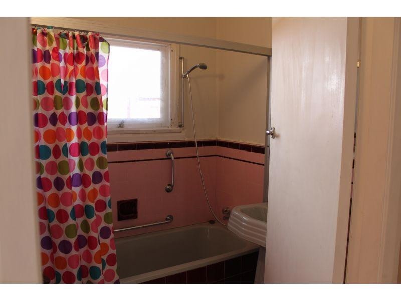 8 Gundarun Street, West Wollongong NSW 2500