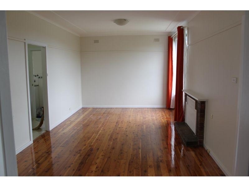 36 Maynes Pde, Unanderra NSW 2526