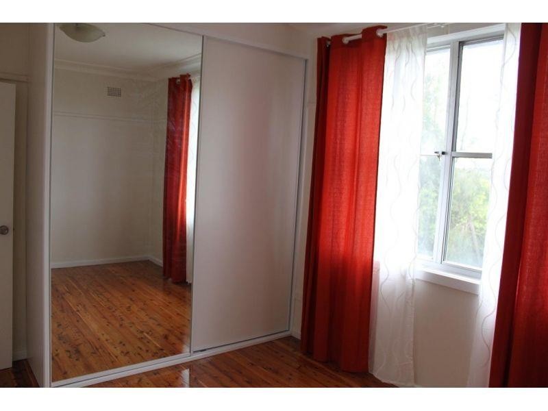 36 Maynes Pde, Unanderra NSW 2526