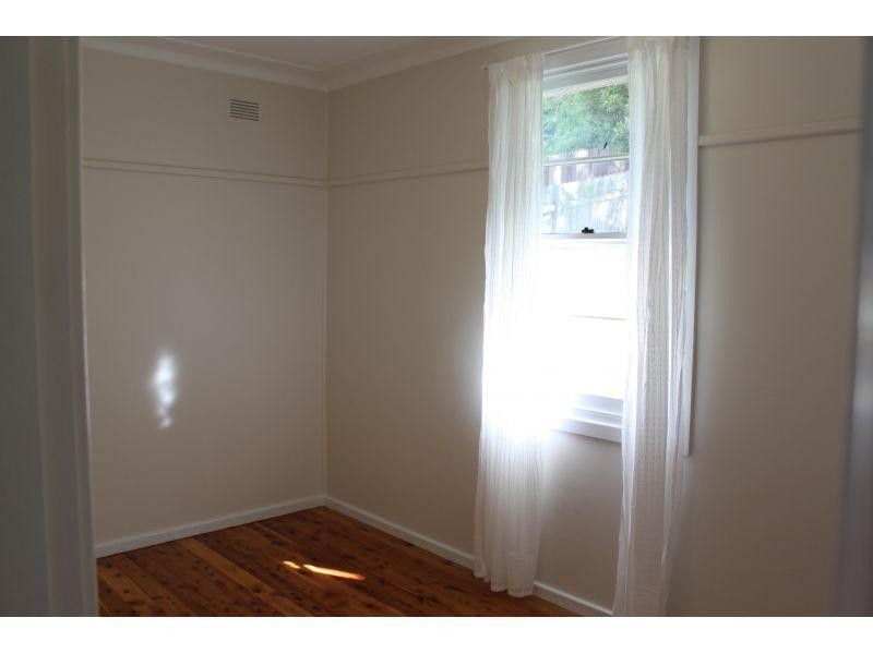 36 Maynes Pde, Unanderra NSW 2526