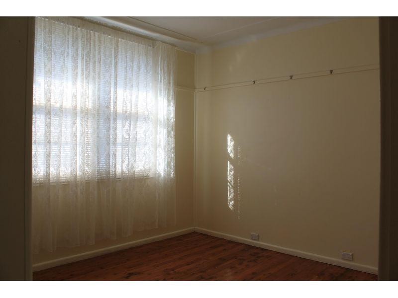 8 Eager Street, Corrimal NSW 2518