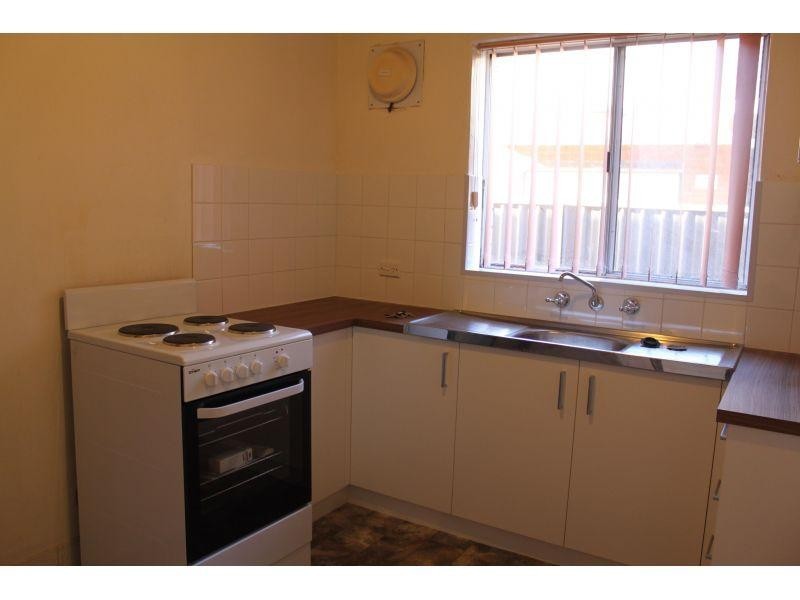 2/21 Kemblawarra Street, Warrawong NSW 2502