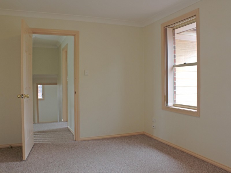 2/12 Woodlawn Avenue, Mangerton NSW 2500