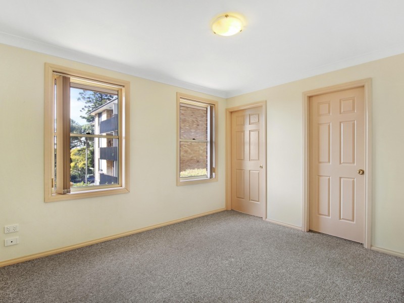 2/12 Woodlawn Avenue, Mangerton NSW 2500