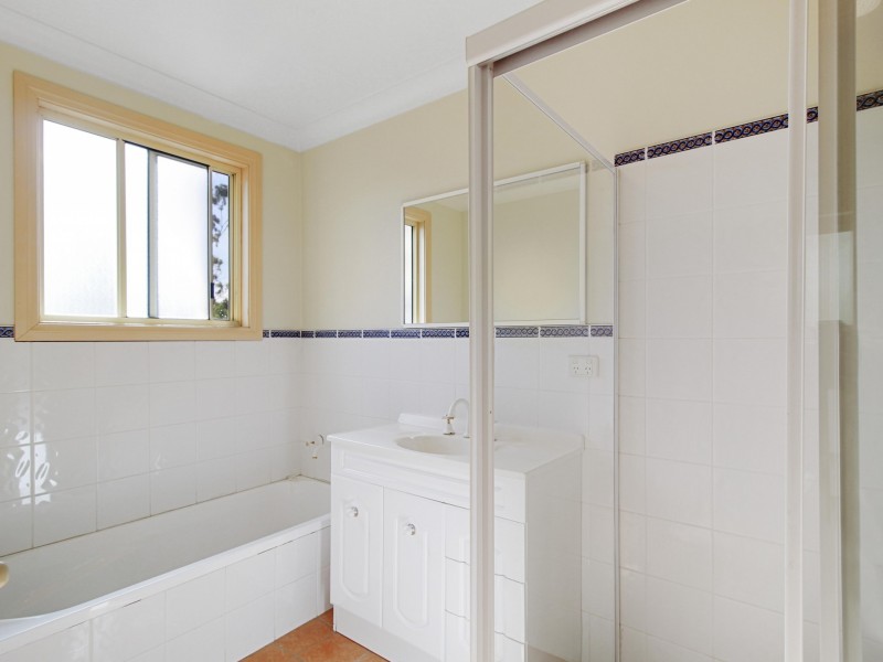 2/12 Woodlawn Avenue, Mangerton NSW 2500