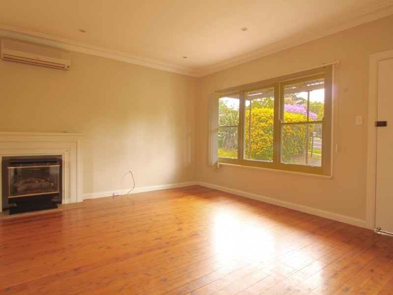 6 Pooraka Avenue, West Wollongong NSW 2500