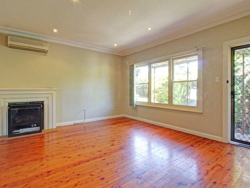 6 Pooraka Avenue, West Wollongong NSW 2500