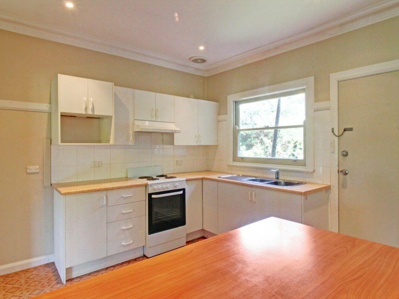 6 Pooraka Avenue, West Wollongong NSW 2500