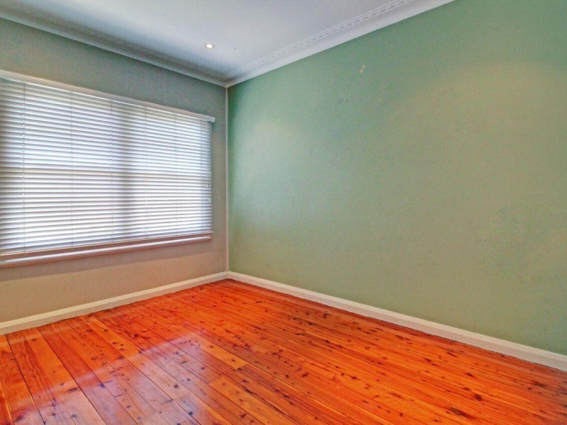 6 Pooraka Avenue, West Wollongong NSW 2500