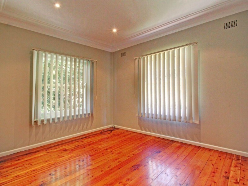 6 Pooraka Avenue, West Wollongong NSW 2500