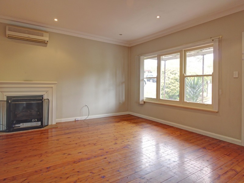 6 Pooraka Avenue, West Wollongong NSW 2500