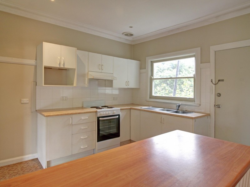 6 Pooraka Avenue, West Wollongong NSW 2500