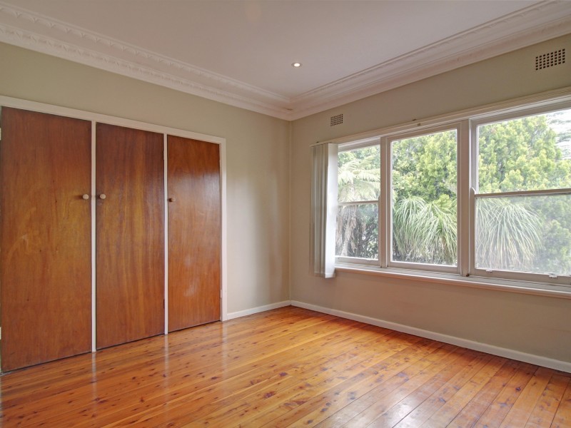 6 Pooraka Avenue, West Wollongong NSW 2500