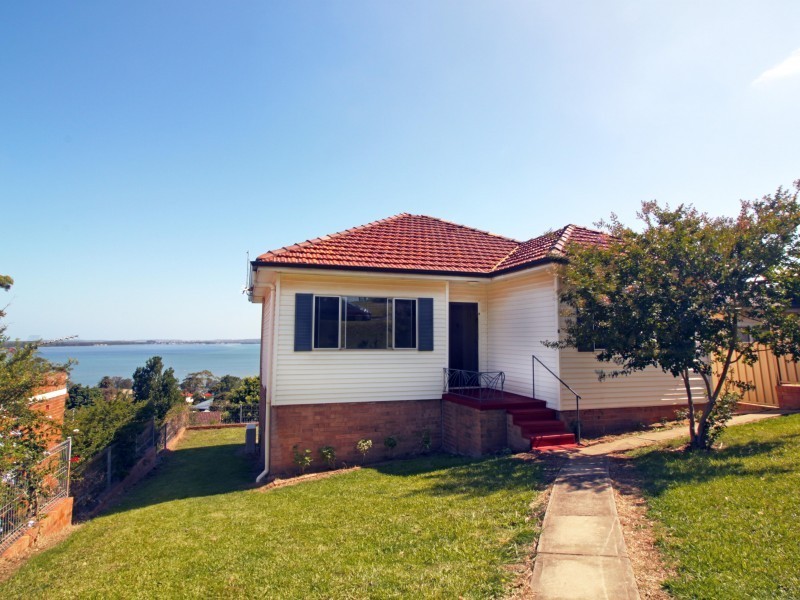 9 Hassan Street, Lake Heights NSW 2502