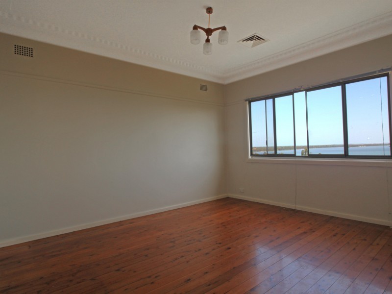 9 Hassan Street, Lake Heights NSW 2502