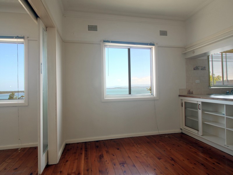 9 Hassan Street, Lake Heights NSW 2502