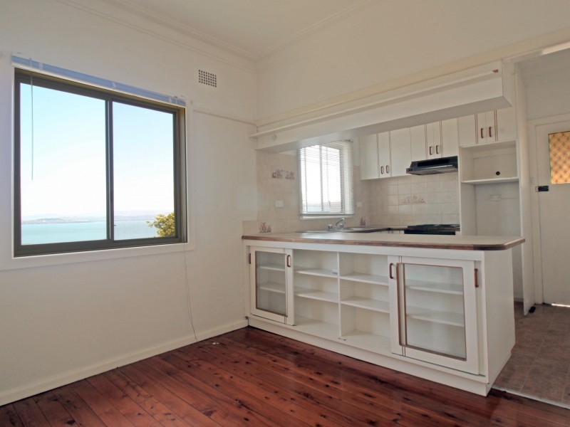 9 Hassan Street, Lake Heights NSW 2502