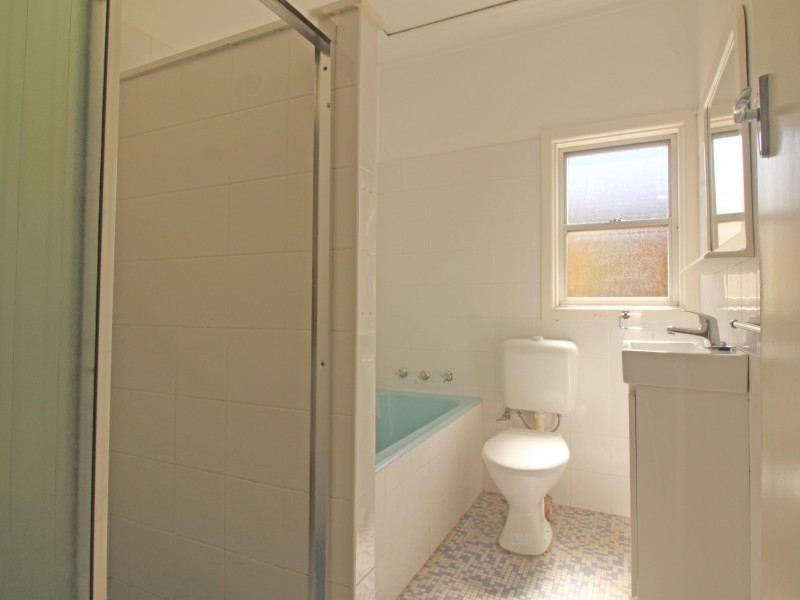 9 Hassan Street, Lake Heights NSW 2502