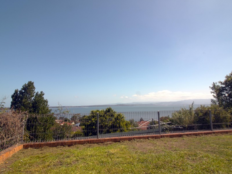 9 Hassan Street, Lake Heights NSW 2502