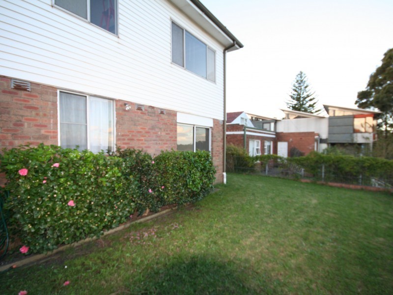 9 Hassan Street, Lake Heights NSW 2502