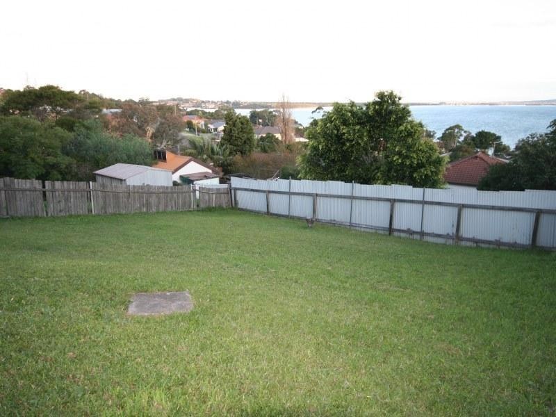 9 Hassan Street, Lake Heights NSW 2502