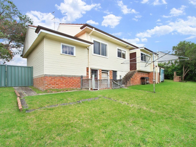 8 Bimbadeen Avenue, West Wollongong NSW 2500