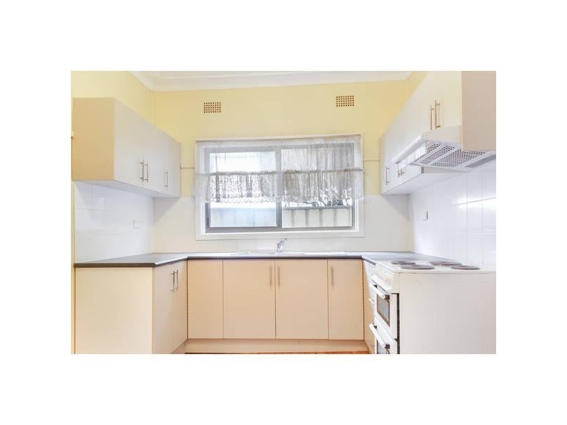 8 England Street, West Wollongong NSW 2500