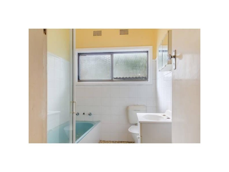 8 England Street, West Wollongong NSW 2500