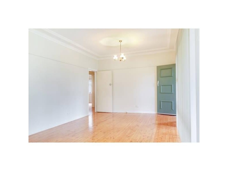8 England Street, West Wollongong NSW 2500